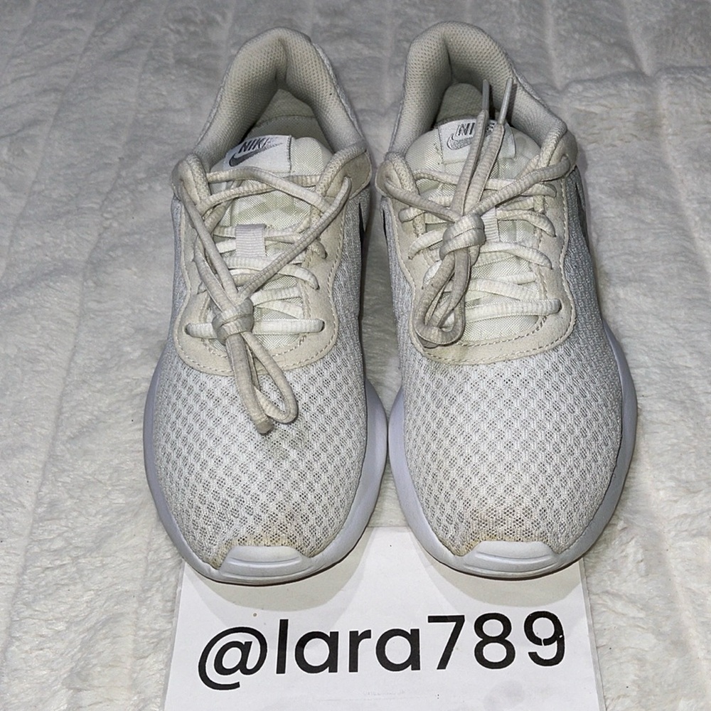 Nike Tanjun
